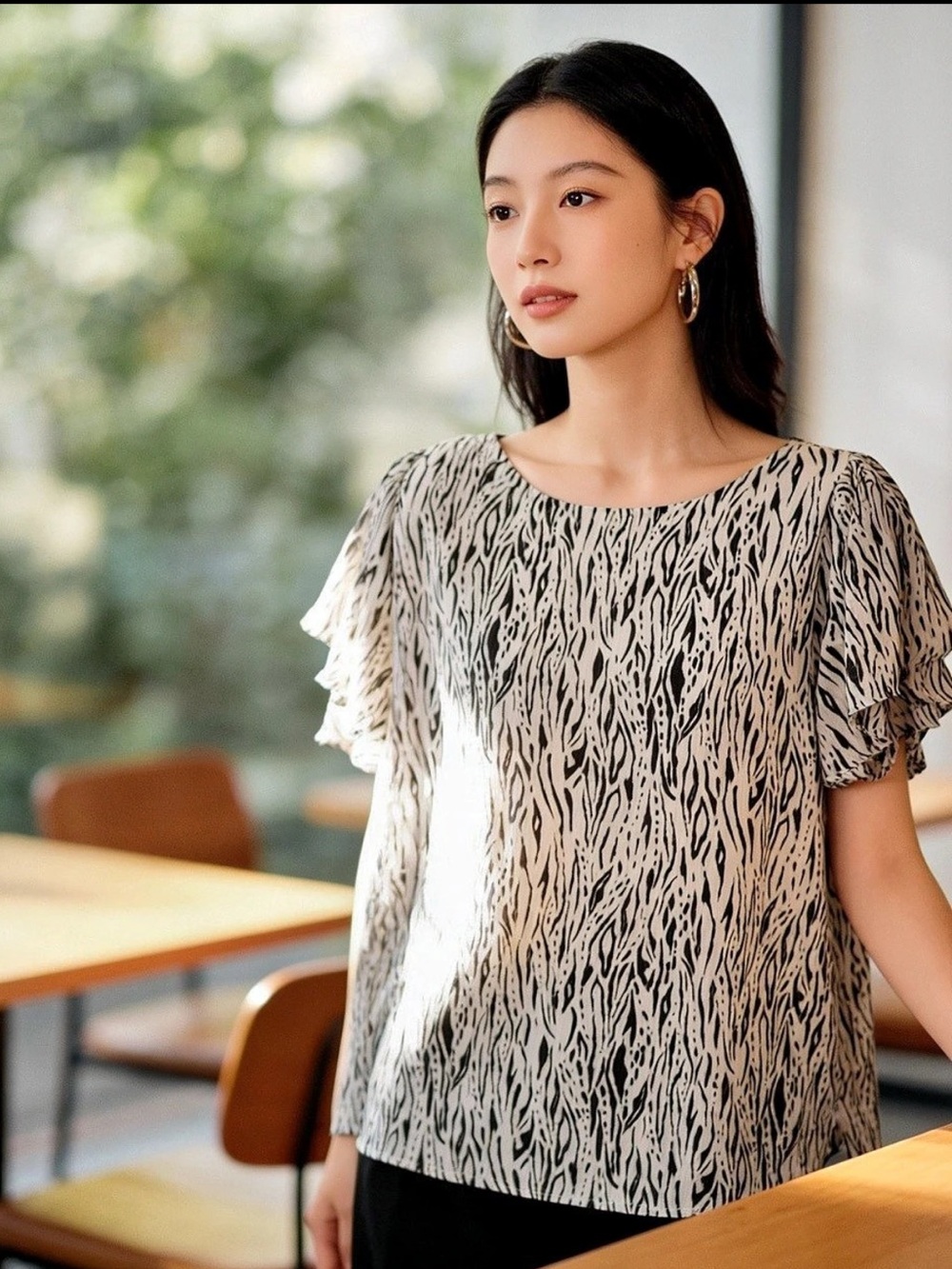 Vince Camuto Animal Print Blouse White & Black Medium Like New